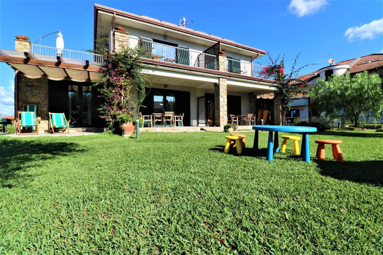Villa Di Marinella Ашеа Экстерьер фото