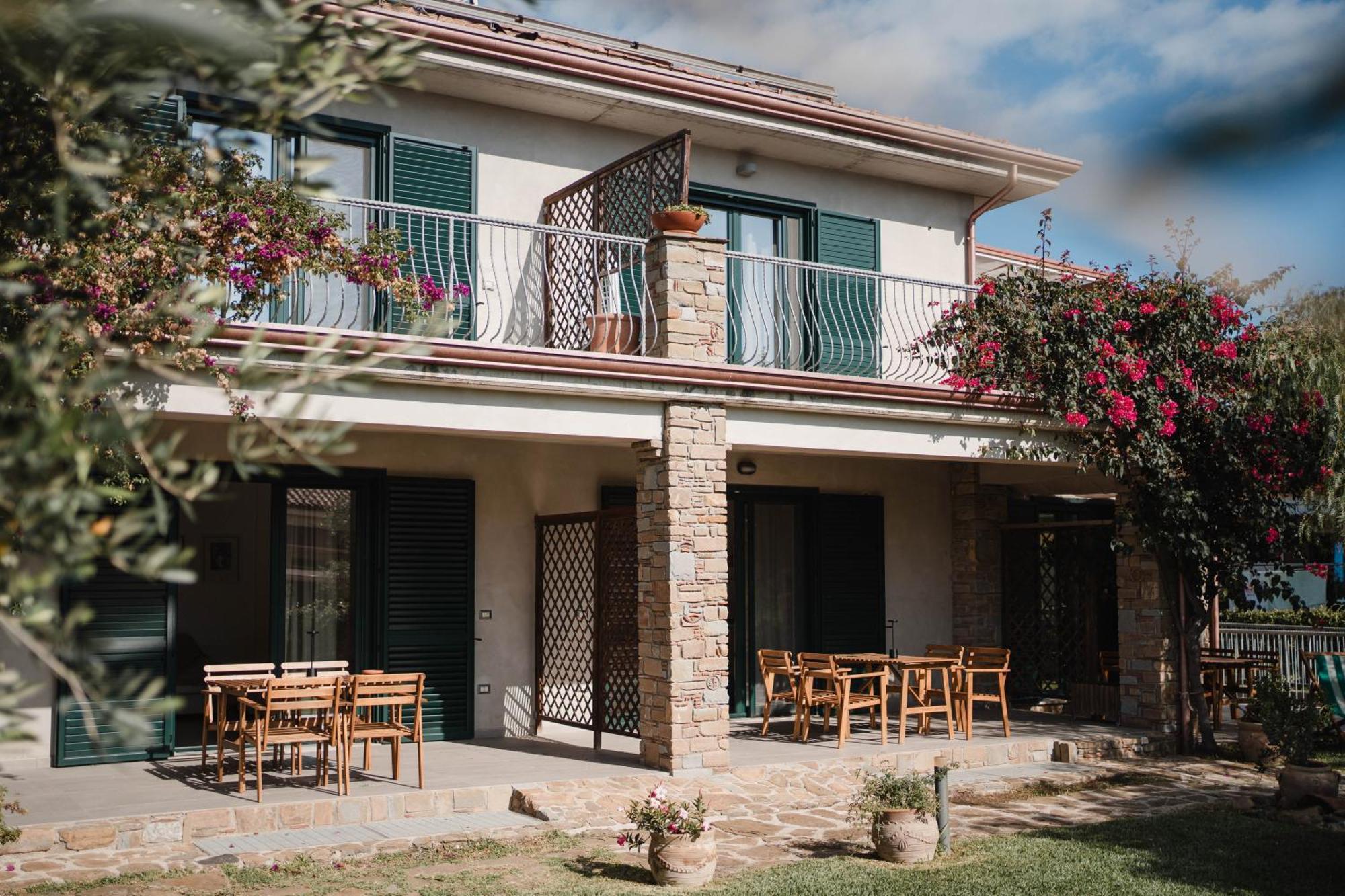 Villa Di Marinella Ашеа Экстерьер фото